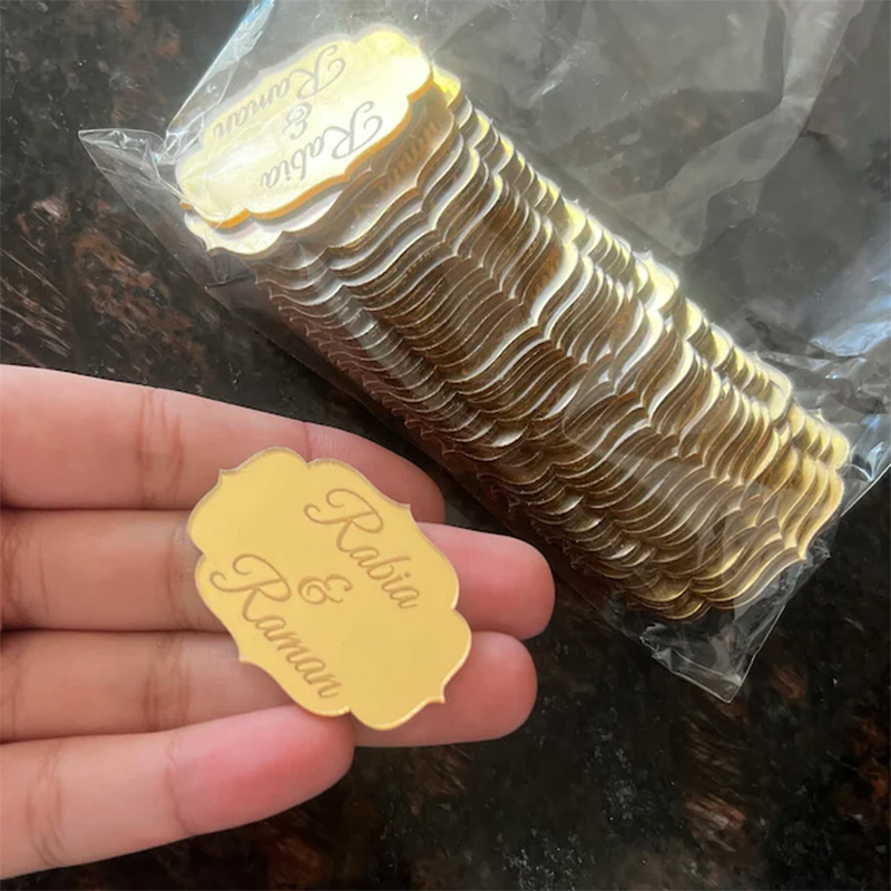 Baby Clothing Tags - 100 個パーソナライズ彫刻ミラーアクリル結婚式名札ラベルカスタムパーティーベビーシャワーブティックボックス装飾